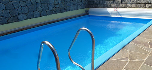 Beheizte Schwimmbad Sonnenterrasse mit Panoramablick